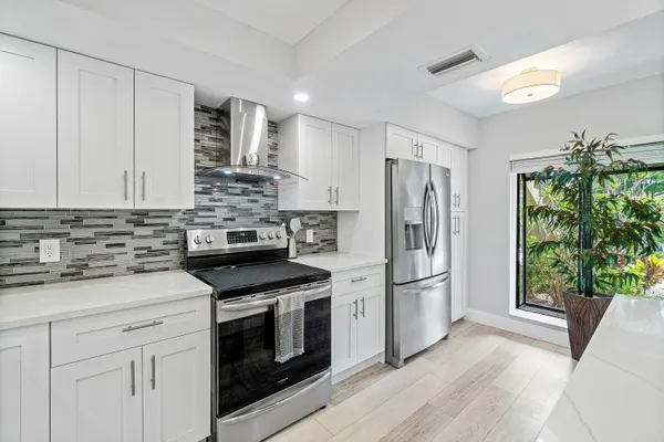 $385,000 | 5121 Oakhill Lane, Unit 411, Delray Beach, FL 33484
