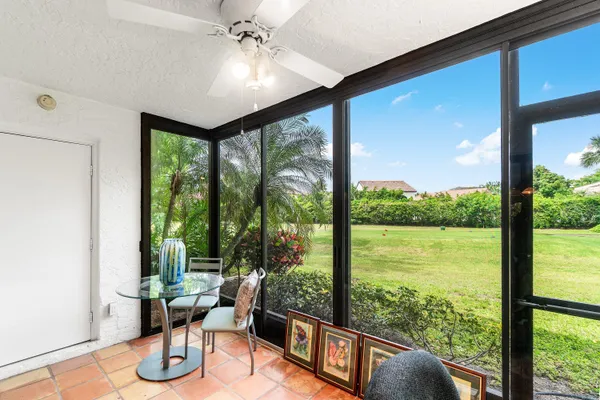 $385,000 | 5121 Oakhill Lane, Unit 411, Delray Beach, FL 33484