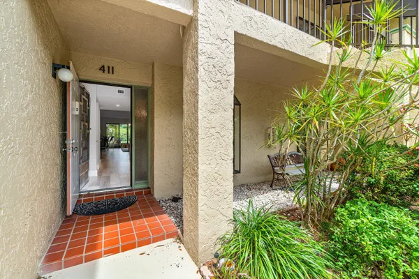 $385,000 | 5121 Oakhill Lane, Unit 411, Delray Beach, FL 33484