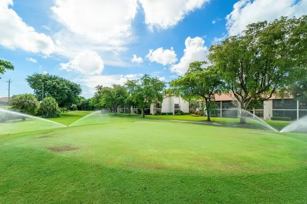 $385,000 | 5121 Oakhill Lane, Unit 411, Delray Beach, FL 33484