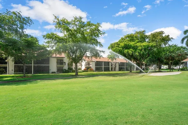 $385,000 | 5121 Oakhill Lane, Unit 411, Delray Beach, FL 33484