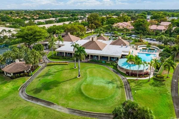$385,000 | 5121 Oakhill Lane, Unit 411, Delray Beach, FL 33484