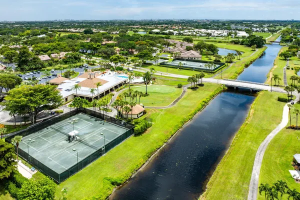 $385,000 | 5121 Oakhill Lane, Unit 411, Delray Beach, FL 33484