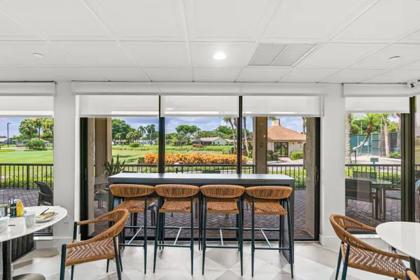 $385,000 | 5121 Oakhill Lane, Unit 411, Delray Beach, FL 33484