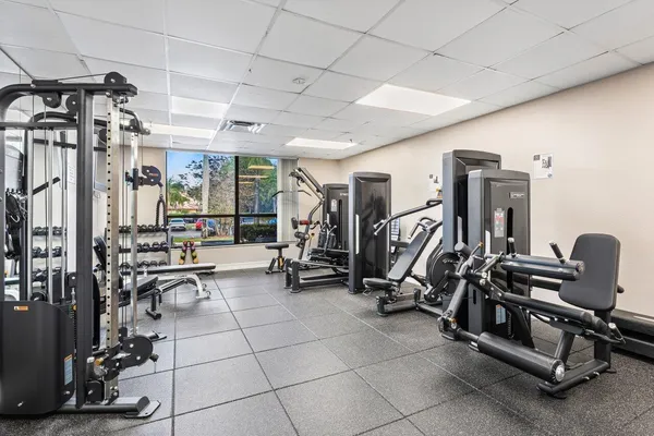 $385,000 | 5121 Oakhill Lane, Unit 411, Delray Beach, FL 33484