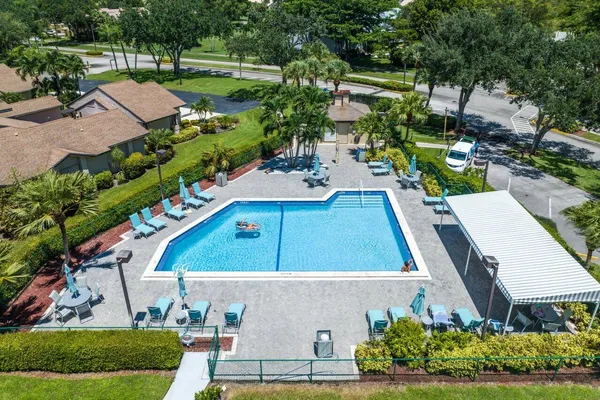 $385,000 | 5121 Oakhill Lane, Unit 411, Delray Beach, FL 33484