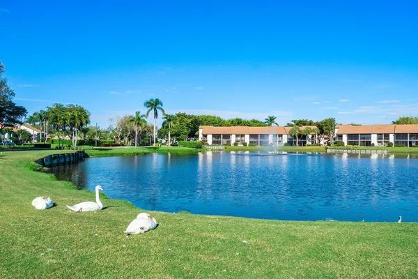 $385,000 | 5121 Oakhill Lane, Unit 411, Delray Beach, FL 33484