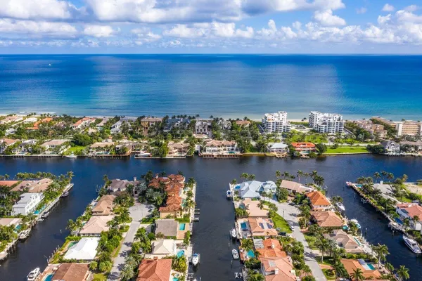 $385,000 | 5121 Oakhill Lane, Unit 411, Delray Beach, FL 33484