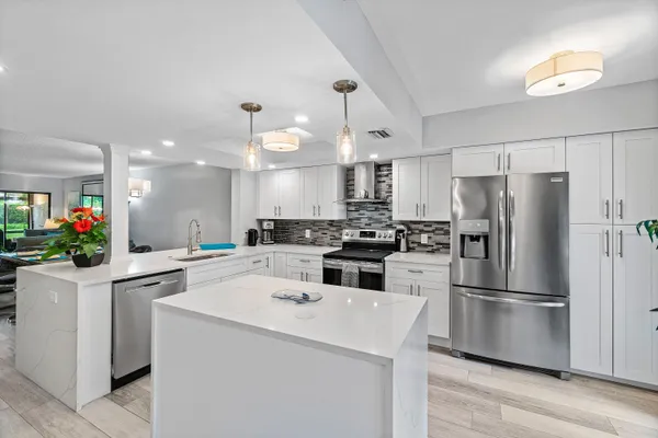 $385,000 | 5121 Oakhill Lane, Unit 411, Delray Beach, FL 33484