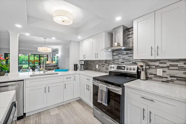 $385,000 | 5121 Oakhill Lane, Unit 411, Delray Beach, FL 33484