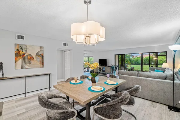 $385,000 | 5121 Oakhill Lane, Unit 411, Delray Beach, FL 33484