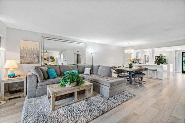 $385,000 | 5121 Oakhill Lane, Unit 411, Delray Beach, FL 33484