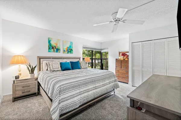 $385,000 | 5121 Oakhill Lane, Unit 411, Delray Beach, FL 33484