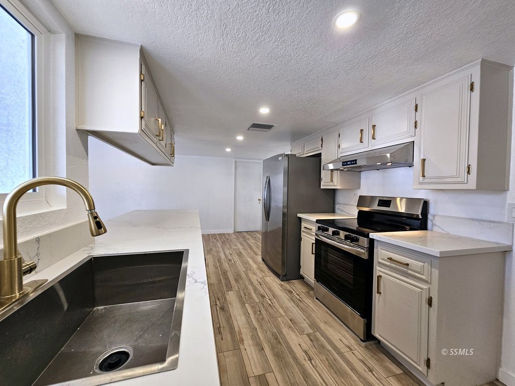 817 West Wasp Avenue Ridgecrest, CA 93555 - Photo 11 of 50