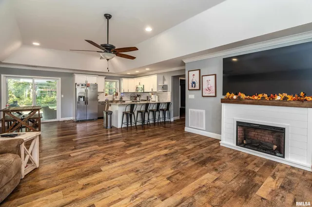 $329,000 | 412 Noah Lane, Carterville, IL 62918