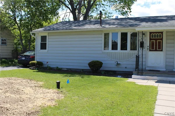 $1,250 | 417 Hazelhurst Avenue, De Witt, NY 13206