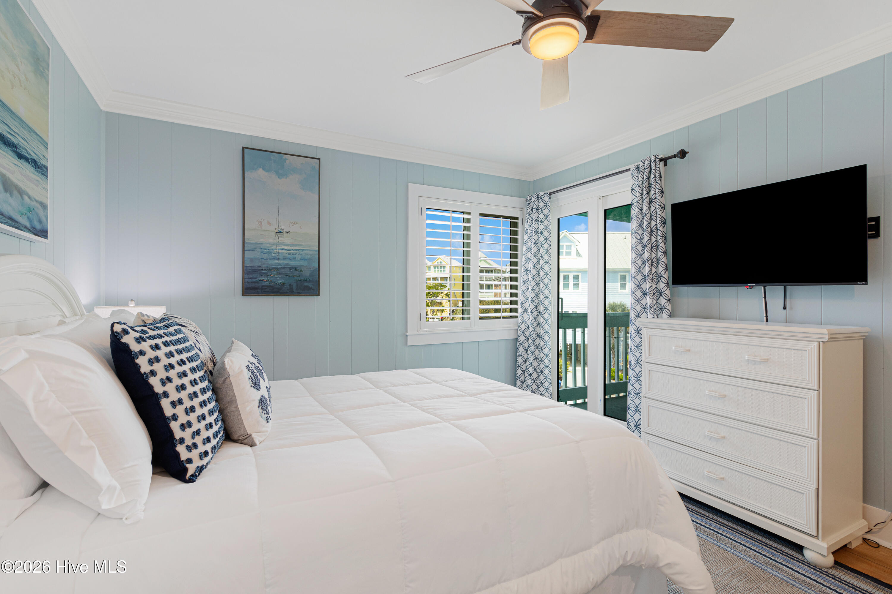 301 Commerce Way, Unit 255 SEA SPRAY Atlantic Beach, NC 28512 - Photo 11 of 33 Primary bedroom