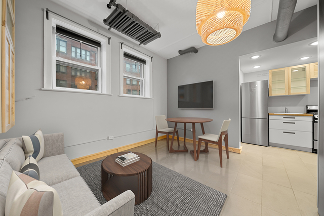 604 West Addison Street, Unit B3 Chicago, IL 60613 - Photo 3 of 12