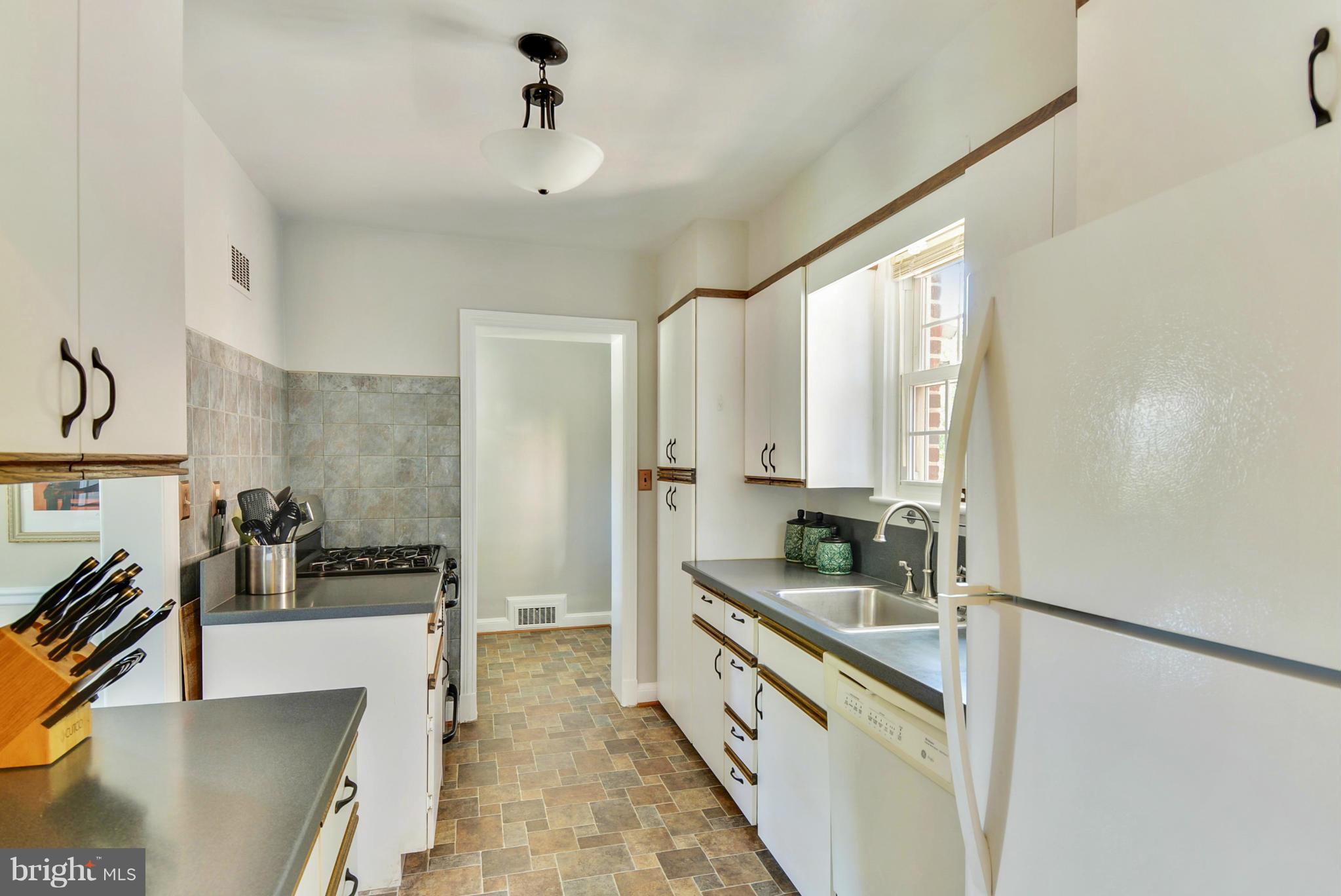 9108 16th Street Silver Spring, MD 20910 - Photo 11 of 27 Kitchen