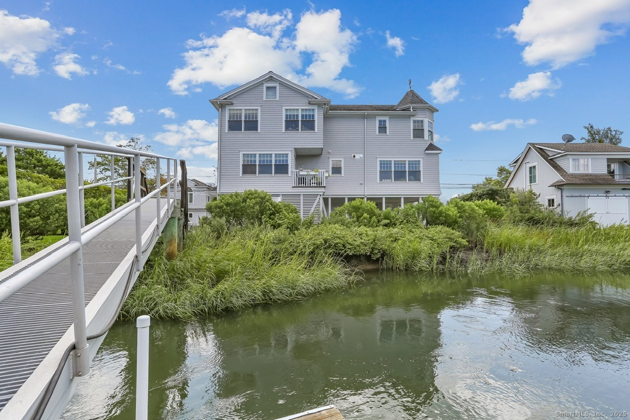 1810 Fairfield Beach Road Fairfield, CT 06824 - Photo 34 of 37