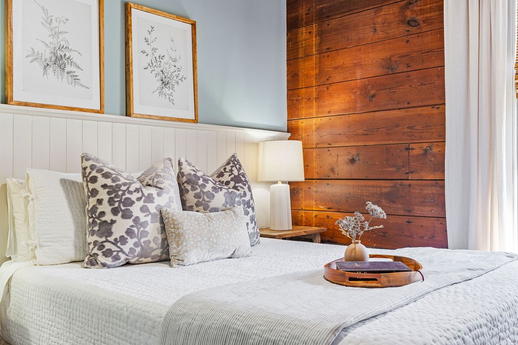 4117 Avenue R Galveston, TX 77550 - Photo 21 of 39 a bedroom with a bed and a potted plant