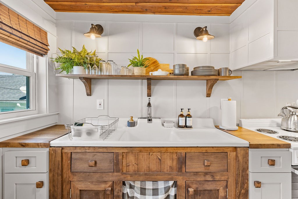 4117 Avenue R Galveston, TX 77550 - Photo 32 of 39 a kitchen with a sink and a stove