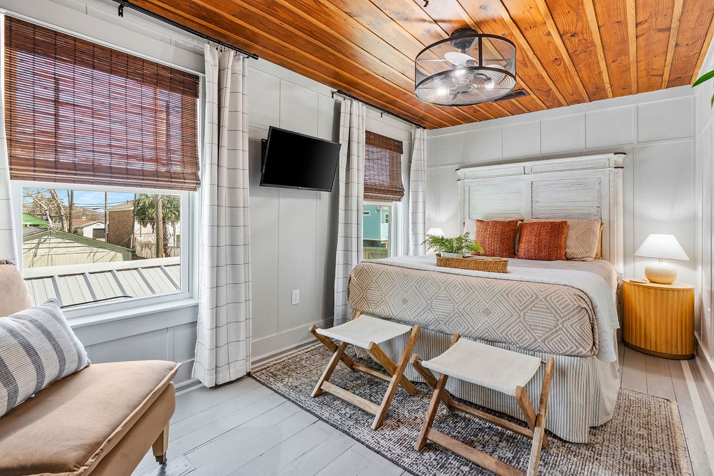 4117 Avenue R Galveston, TX 77550 - Photo 35 of 39 a bedroom with a bed a flat screen tv and balcony