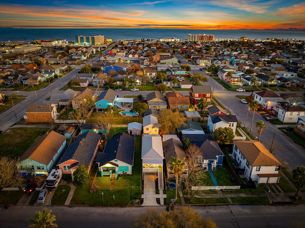 4117 Avenue R Galveston, TX 77550 - Photo 5 of 39