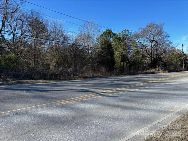 $150,000 | 2015 Mountain Island Highway, Mount Holly, NC 28120