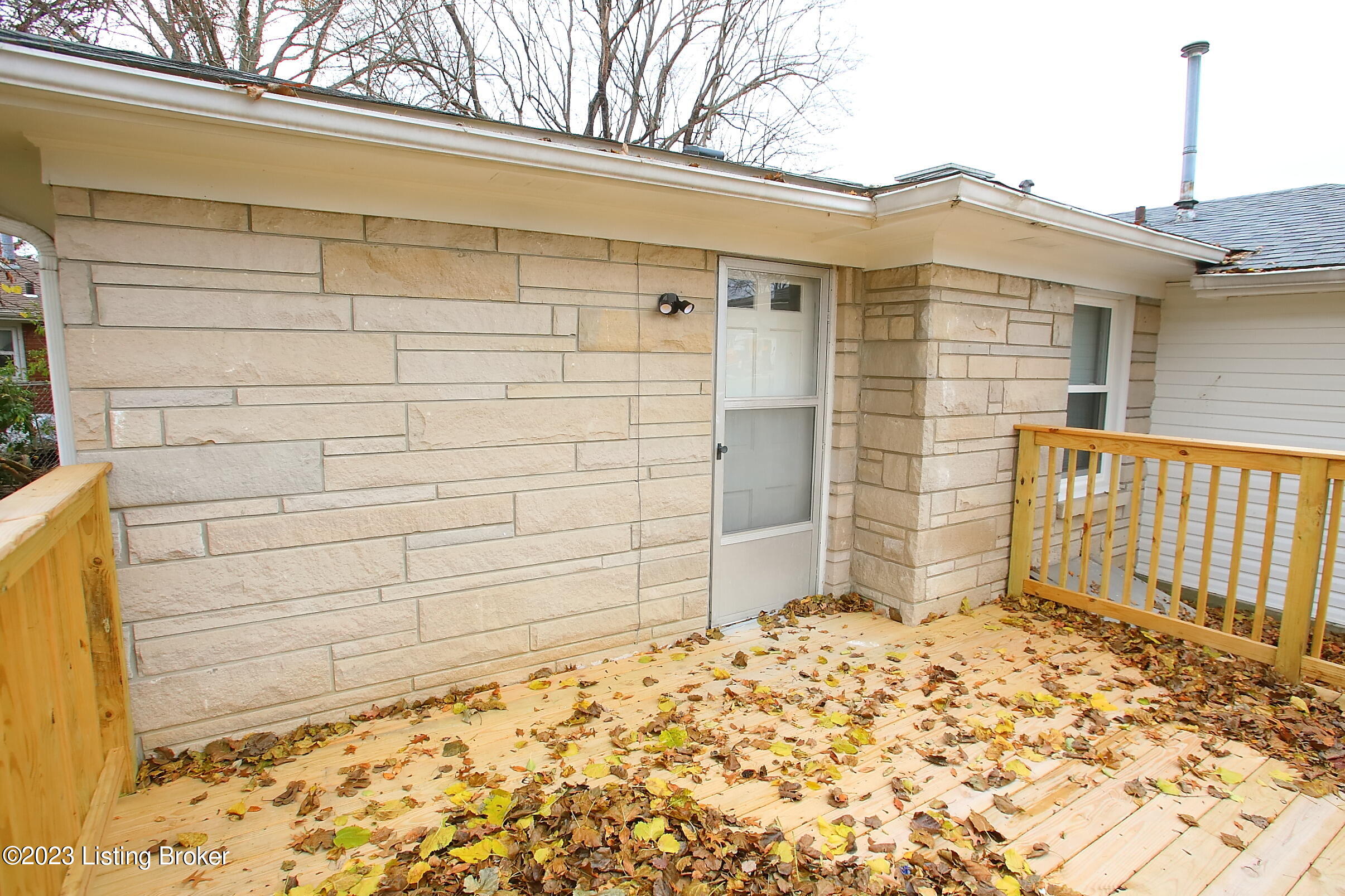 16 Welby Road Louisville, KY 40258 - Photo 35 of 44 Deck