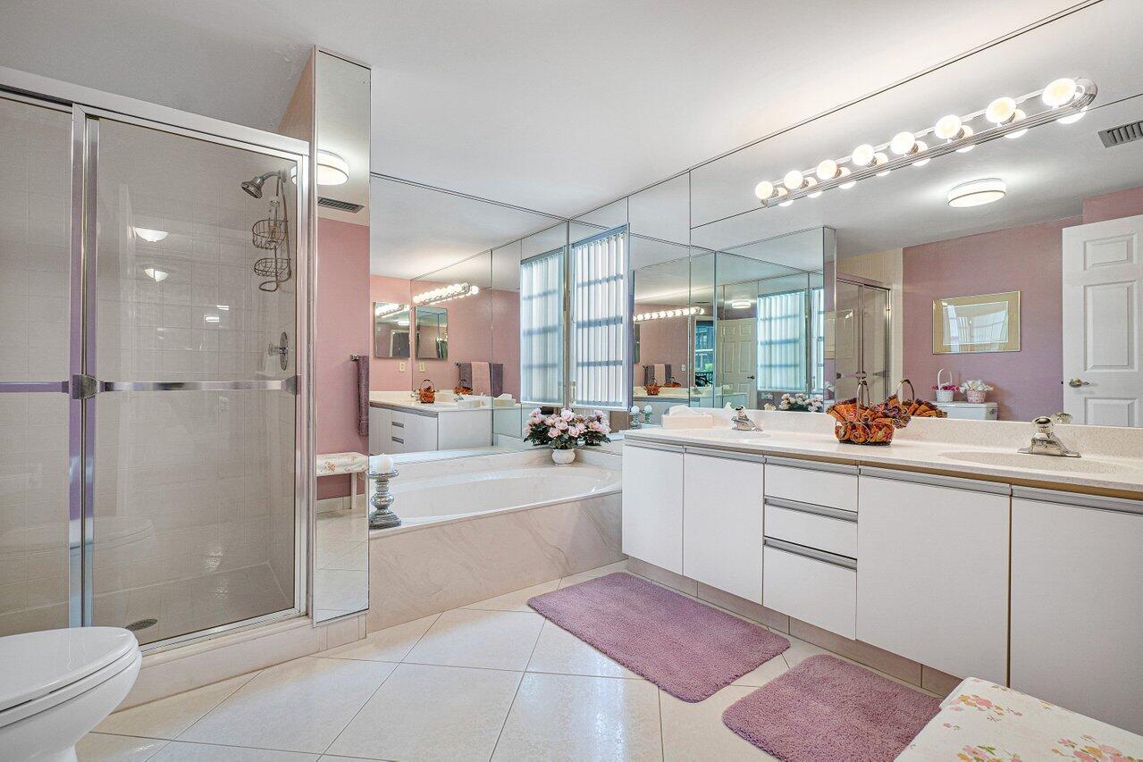 7641 Cinebar Drive, Unit 25L Boca Raton, FL 33433 - Photo 9 of 19 Master Bath