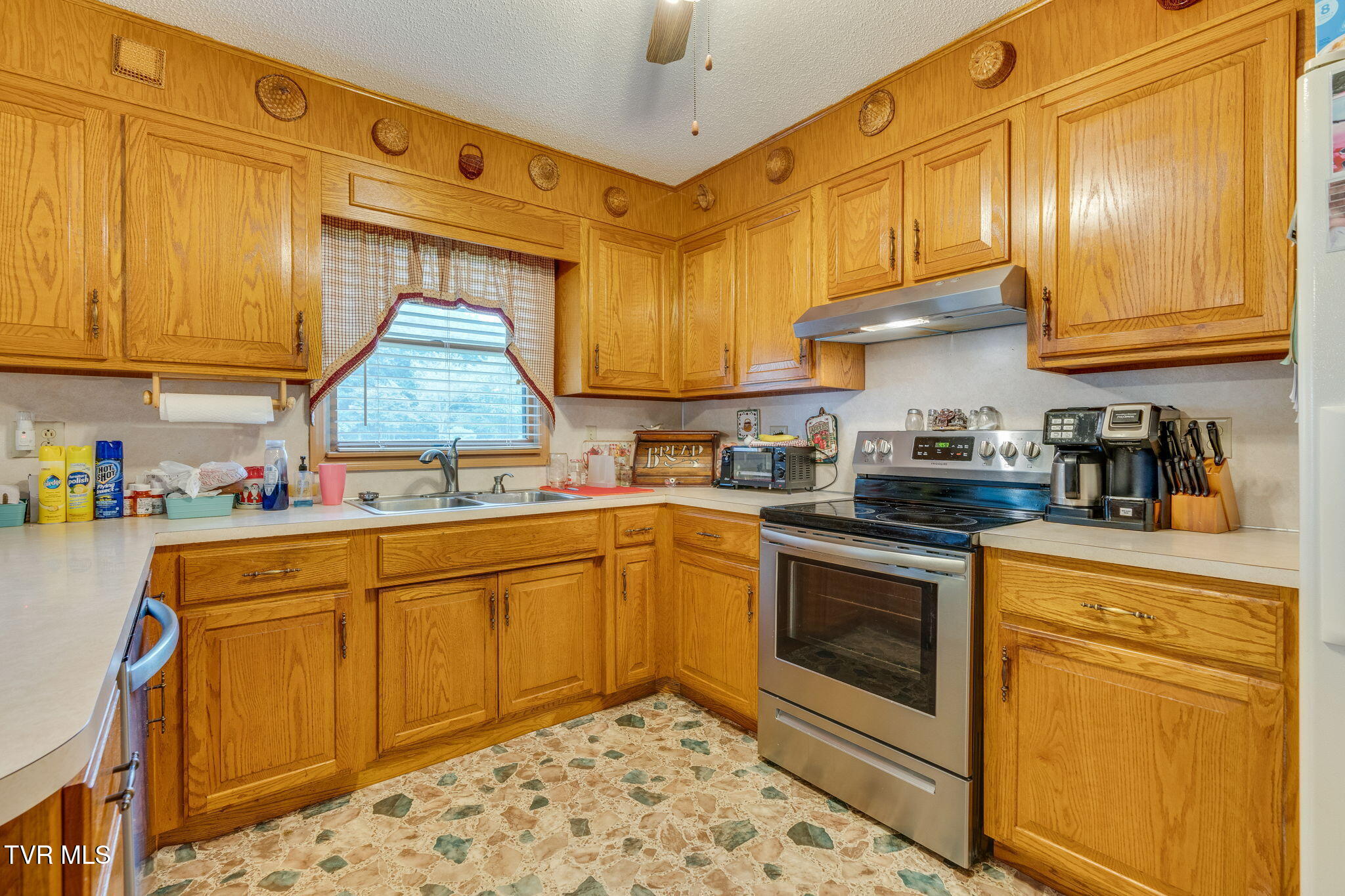 205 Fordtown Road Fall Branch, TN 37656 - Photo 8 of 26 008