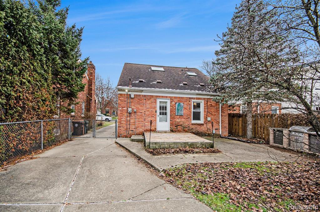 1536 Roslyn Road Grosse Pointe, MI 48236 - Photo 30 of 34