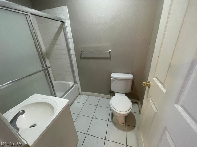 331 South 9th Street, Unit 2 Las Vegas, NV 89101 - Photo 4 of 4 A well-maintained bathroom with a tub and shower combination, ready for daily routines.