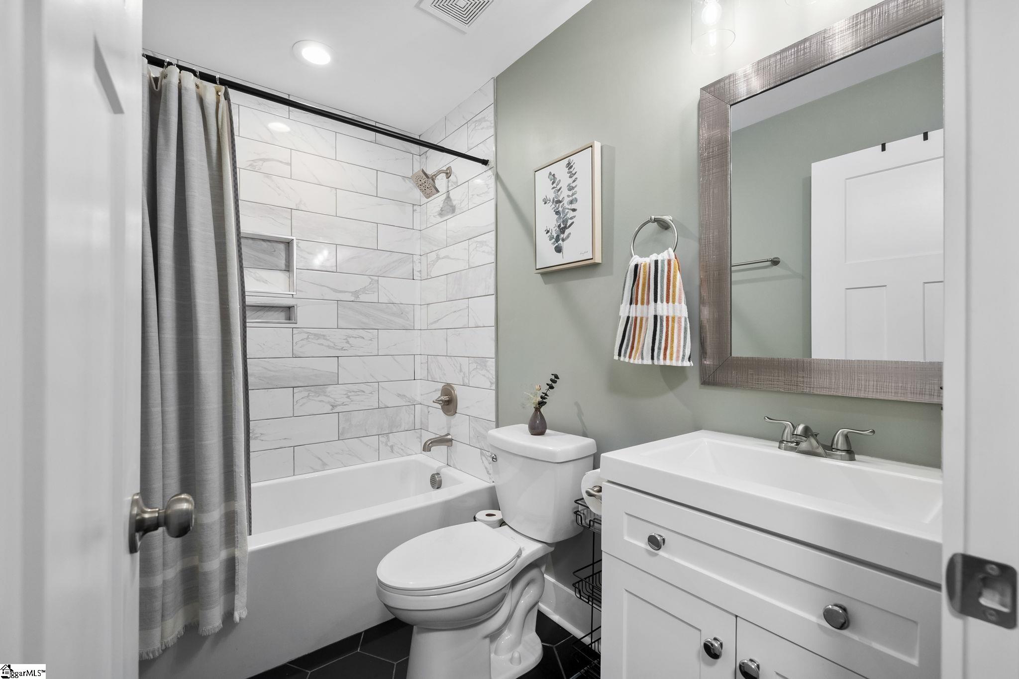 416 Glenn Road Greenville, SC 29607 - Photo 3 of 27