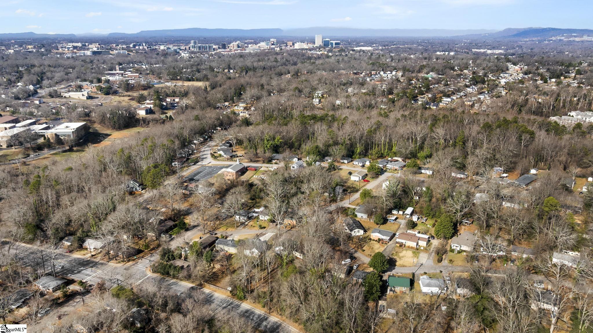 416 Glenn Road Greenville, SC 29607 - Photo 7 of 27