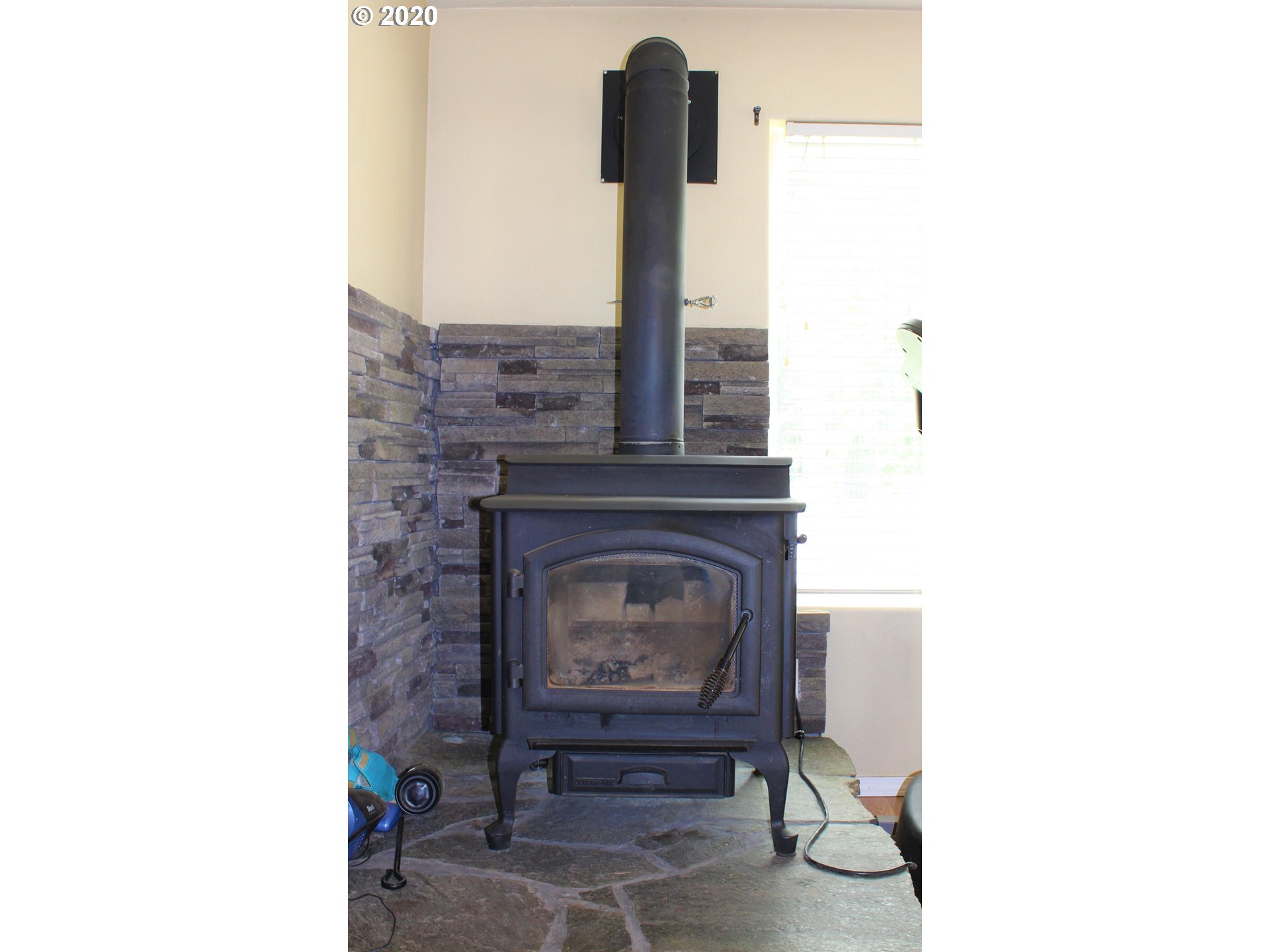 2055 Swingle Road Trail, OR 97541 - Photo 5 of 25 Gallery Image 5