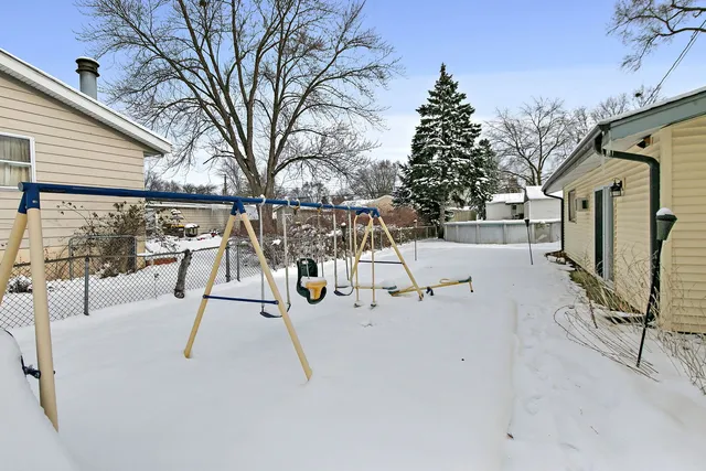 $295,000 | 11618 Douglas Avenue, Huntley, IL 60142
