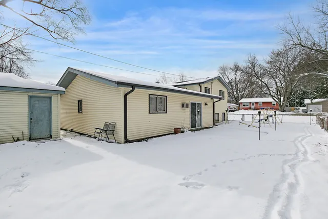 $295,000 | 11618 Douglas Avenue, Huntley, IL 60142