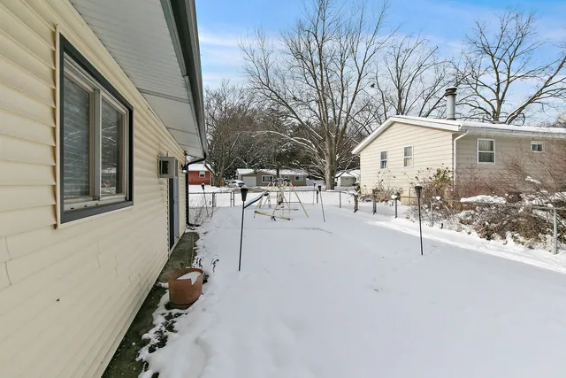 $295,000 | 11618 Douglas Avenue, Huntley, IL 60142