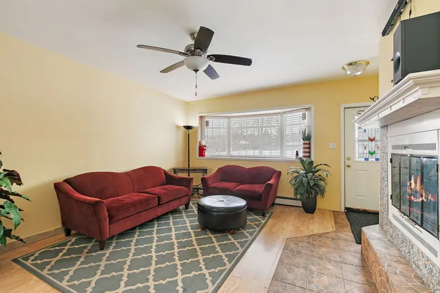 $295,000 | 11618 Douglas Avenue, Huntley, IL 60142