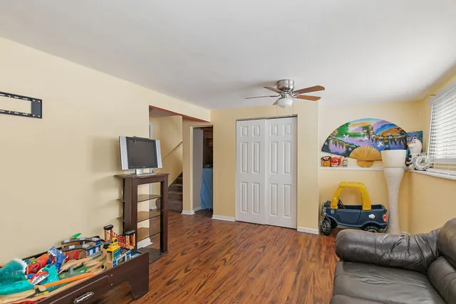 $295,000 | 11618 Douglas Avenue, Huntley, IL 60142