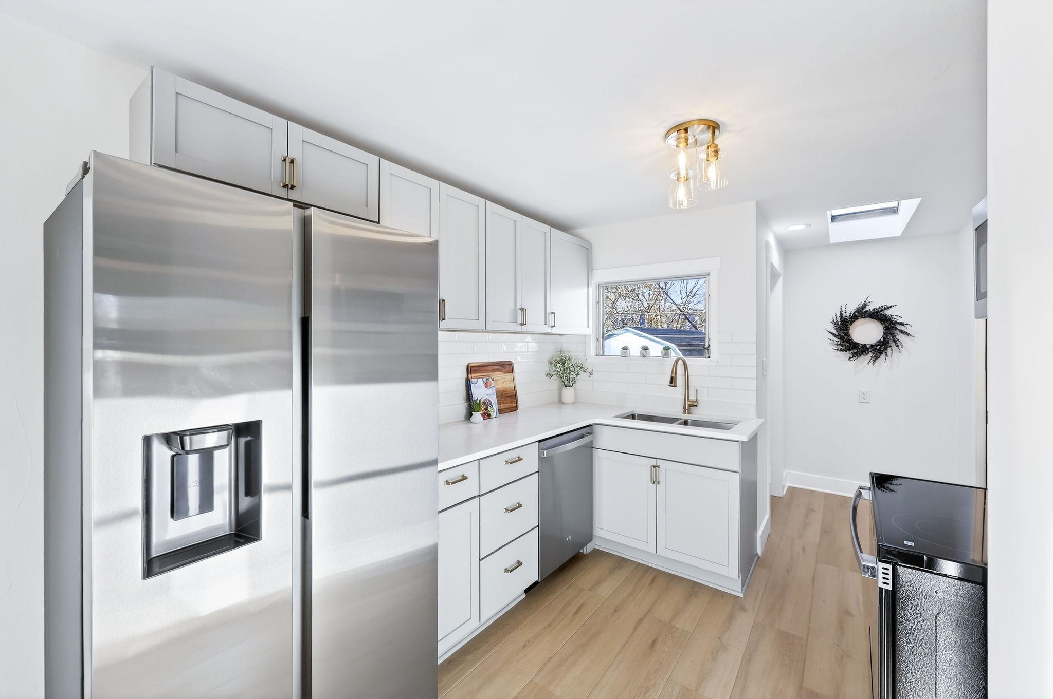 2926 Milwaukee Street Madison, WI 53704 - Photo 3 of 48