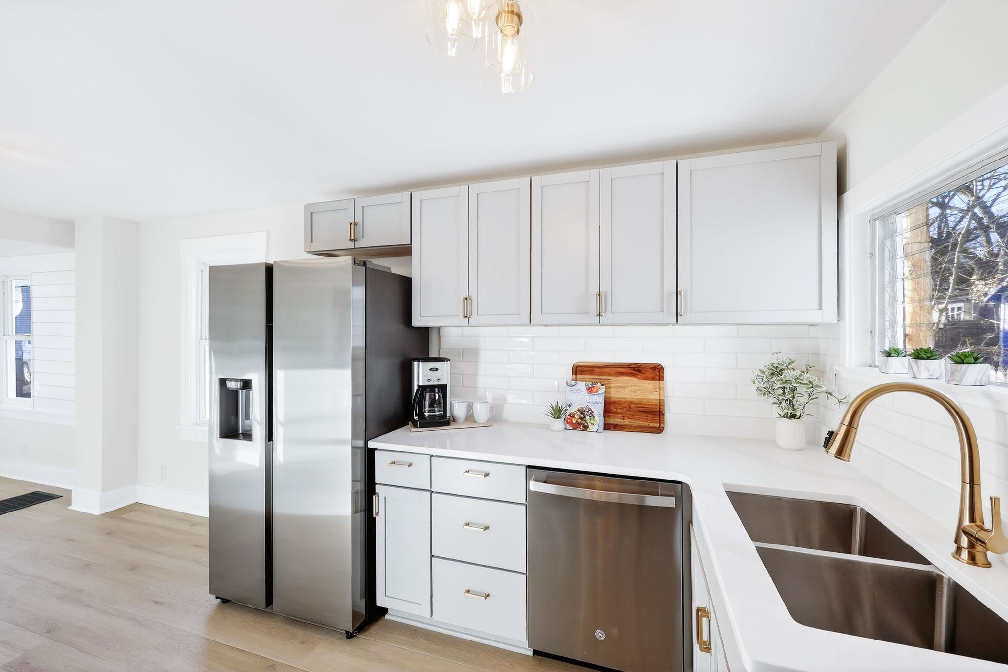 2926 Milwaukee Street Madison, WI 53704 - Photo 4 of 48