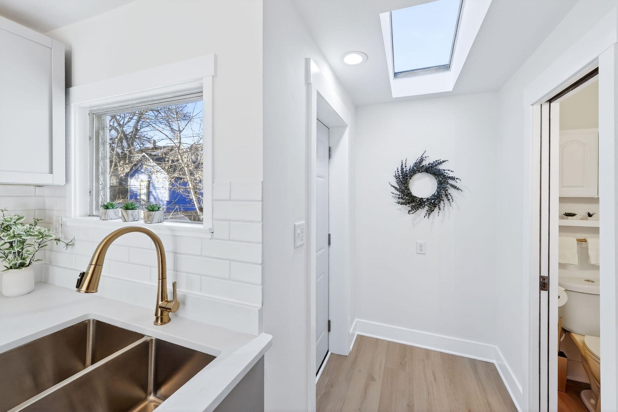 2926 Milwaukee Street Madison, WI 53704 - Photo 5 of 48