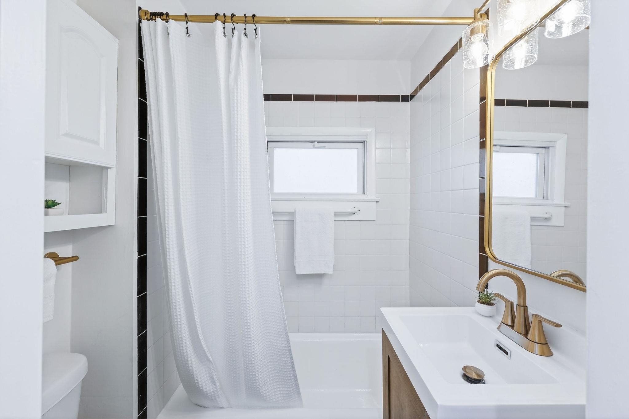 2926 Milwaukee Street Madison, WI 53704 - Photo 5 of 55