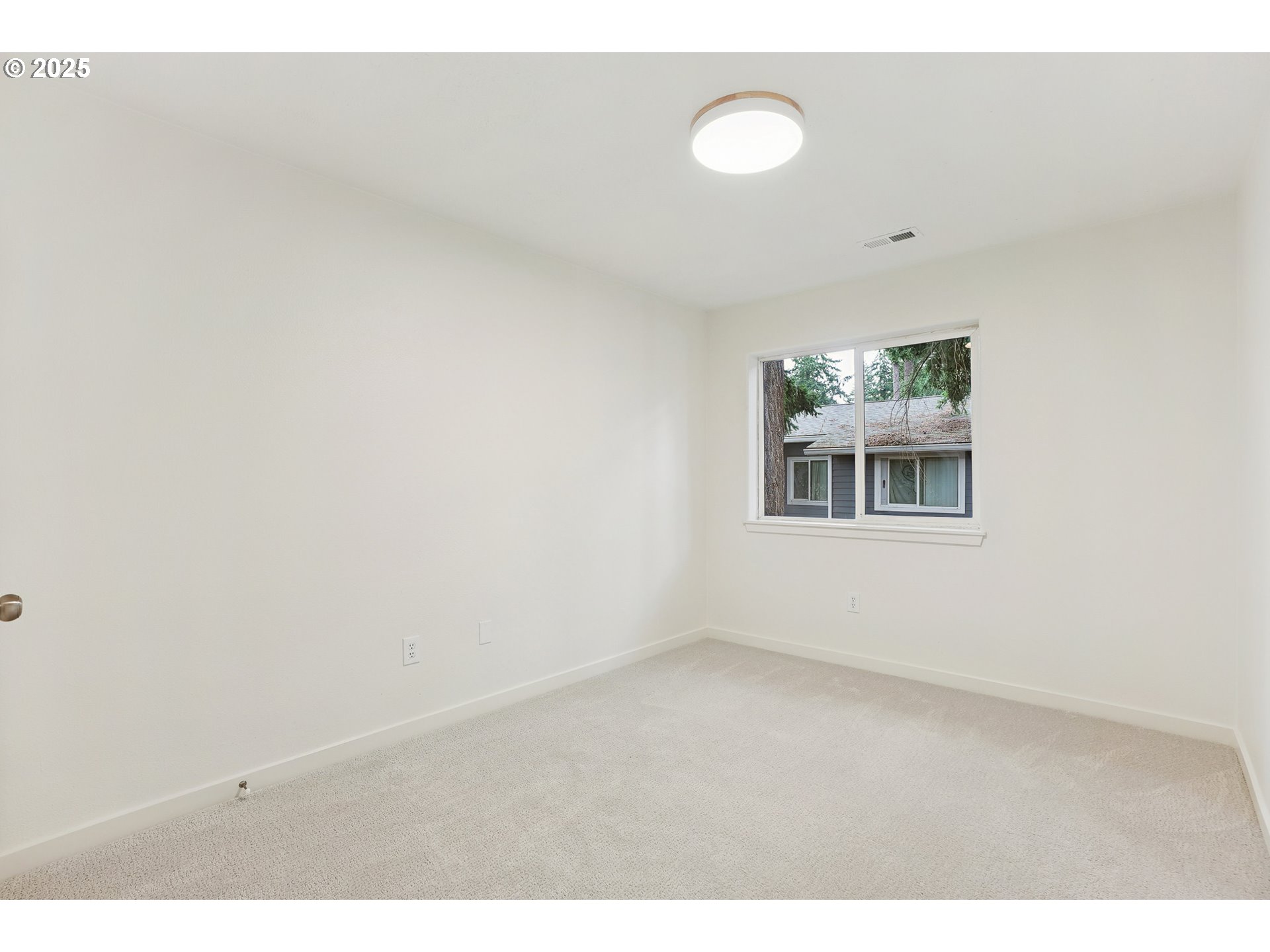 912 Southeast 193rd Avenue Portland, OR 97233 - Photo 20 of 28 a view of empty room with window