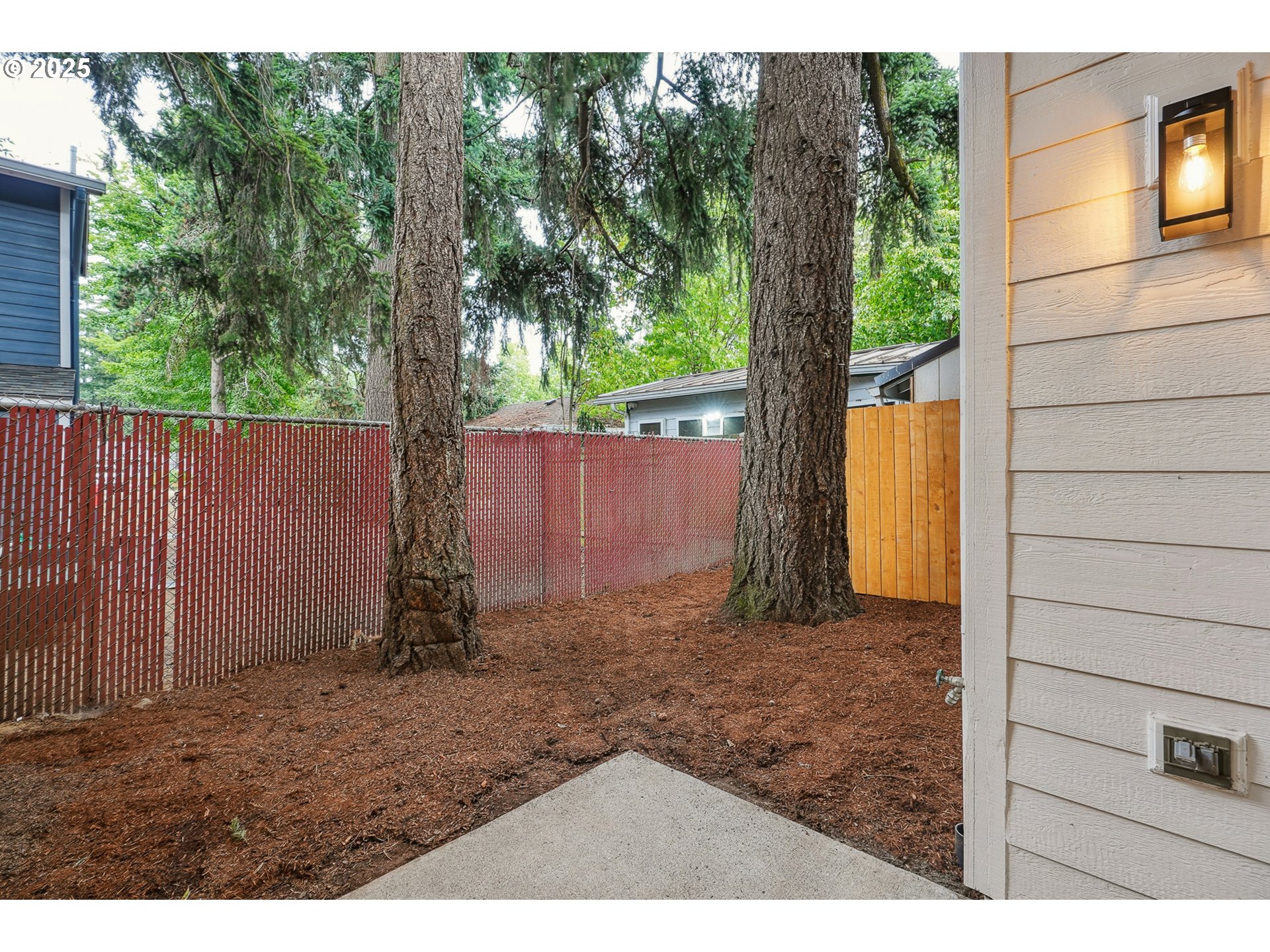 912 Southeast 193rd Avenue Portland, OR 97233 - Photo 28 of 28 a backyard of a house