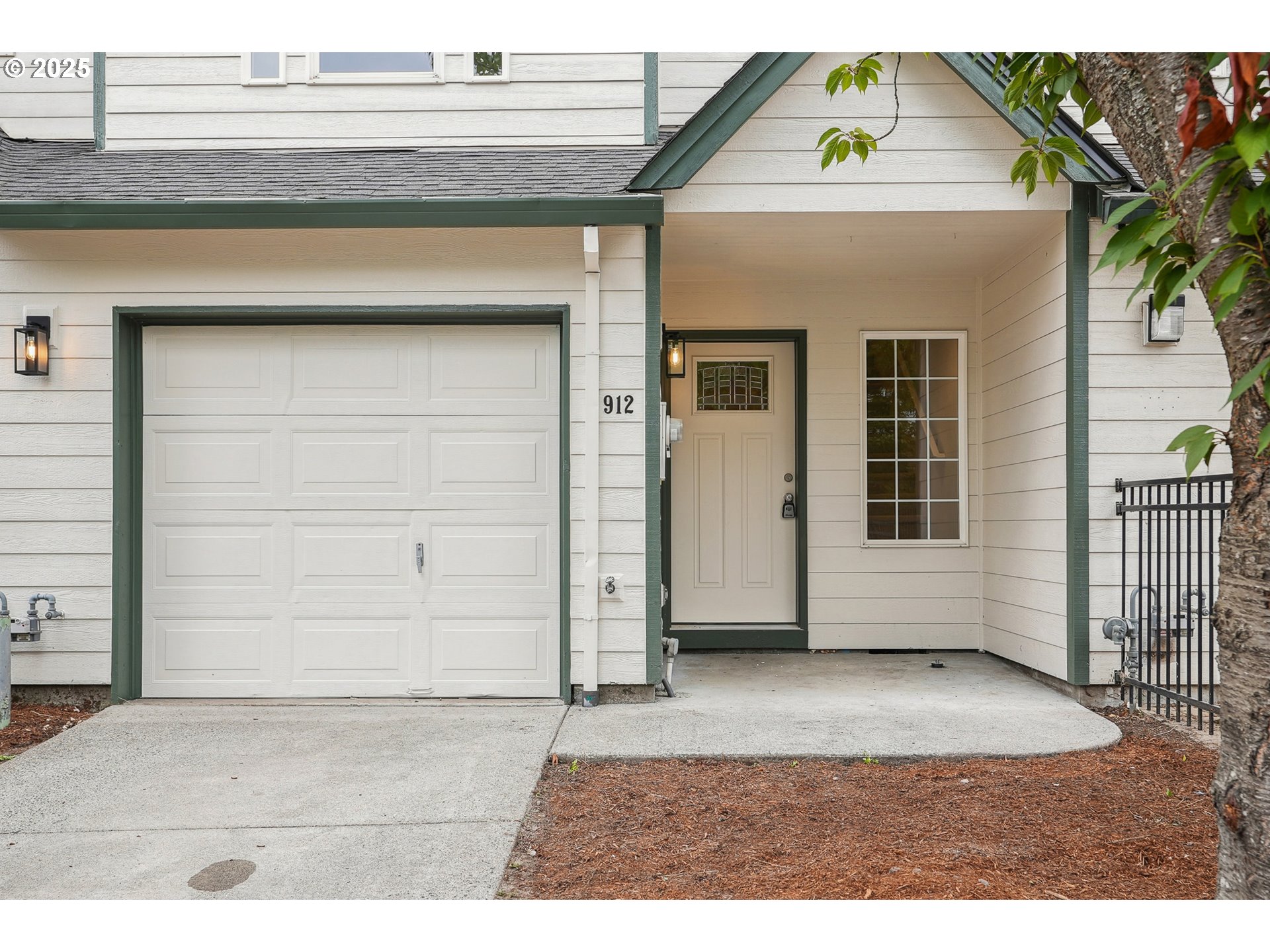 912 Southeast 193rd Avenue Portland, OR 97233 - Photo 3 of 28