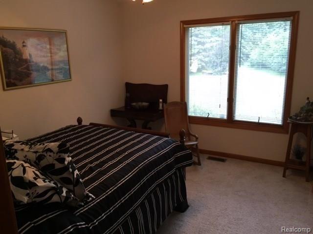 679 Kern Road Lake Orion, MI 48362 - Photo 15 of 34 IMG_0739.jpg